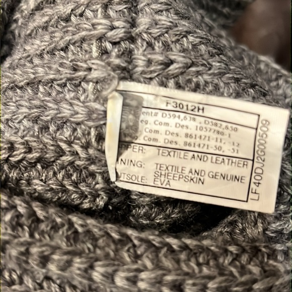 ❄️UGG Cardy Two Button Boot Gray Size 6 - Picture 9 of 9